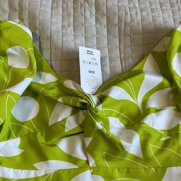 NEW - Twist Knot Floral Print Sweetheart Neckline Puff Sleeve Crop Top Sz M - Picture 2 of 9